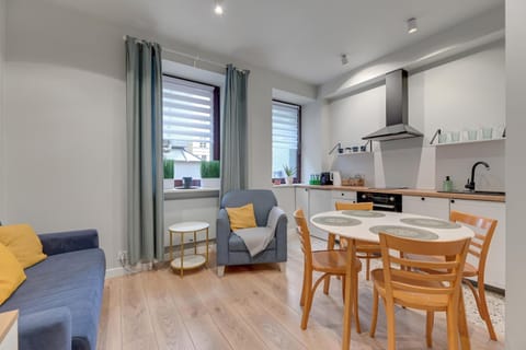 Kitchen or kitchenette, Living room, Seating area, Dining area, stove