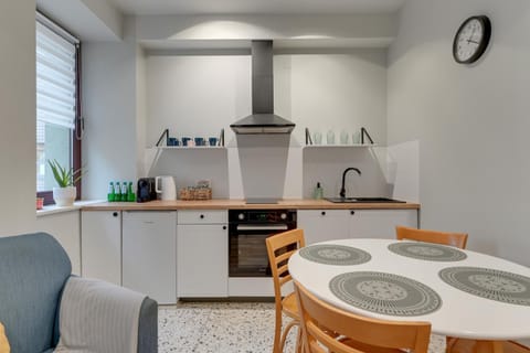 Kitchen or kitchenette, Dining area, dishwasher, oven, stove