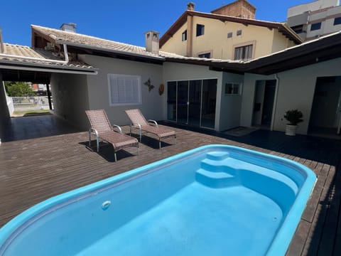 Swimming pool, sunbed