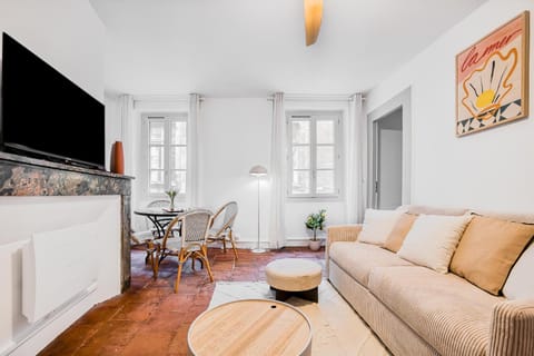 Night, Living room, Seating area, cot, heating, internet