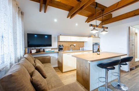 TV and multimedia, Living room, Seating area, Dining area, oven