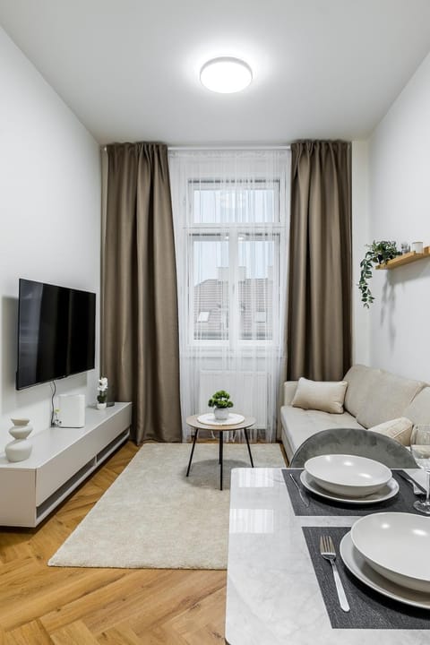 Communal lounge/ TV room, TV and multimedia, Living room, Seating area