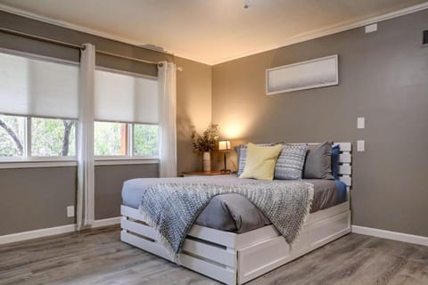 Santa Cruz Mountain Retreat Villa in Felton