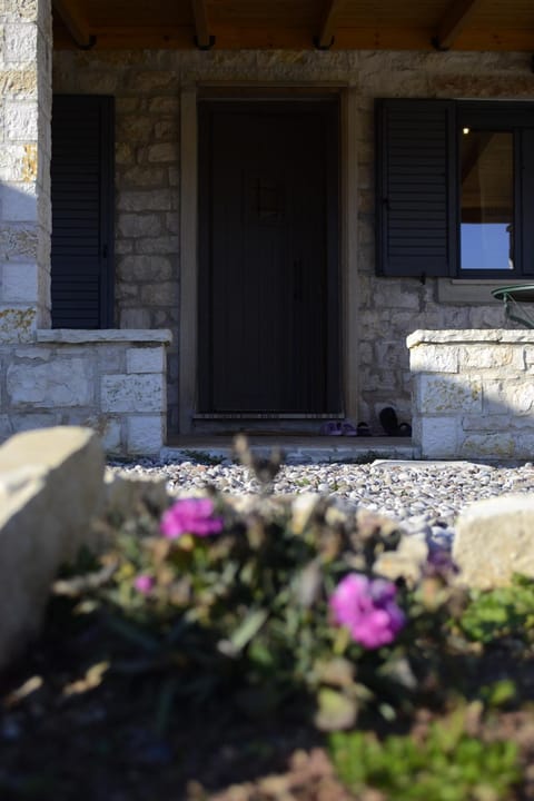 AMPELOPETRA - Slow Country Living House in North Macedonia