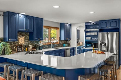 Huge Lodge w Pickleball & More 15 mins to Golden House in Arvada