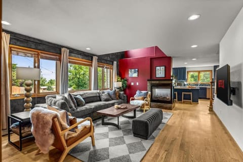 Huge Lodge w Pickleball & More 15 mins to Golden House in Arvada