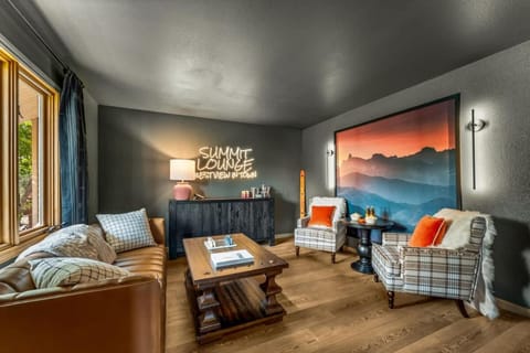 Huge Lodge w Pickleball & More 15 mins to Golden House in Arvada