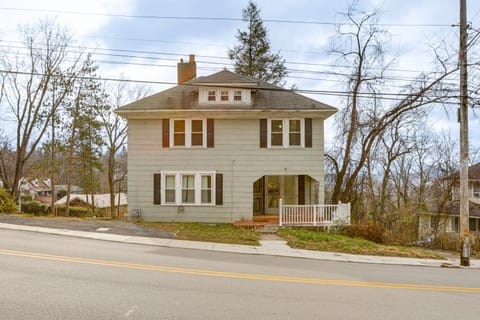 Near University Ave! Pet-Friendly 3BR with Foosball! House in Morgantown
