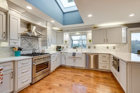 Great for Groups Home 3 Mi to Dtwn Springfield! House in Springfield