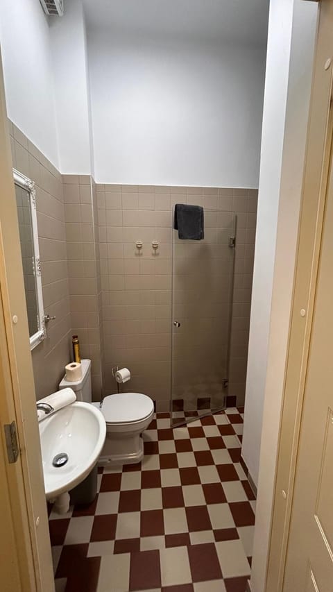 Shower, Toilet