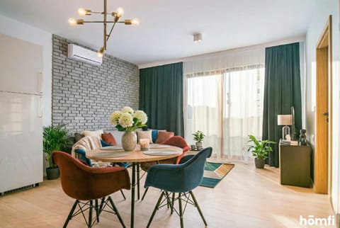 TV and multimedia, Living room, Seating area, Dining area, air conditioner