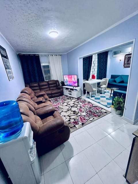 Property building, TV and multimedia, Living room, Seating area