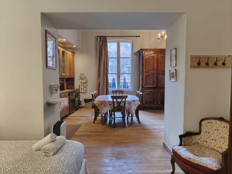 Bedroom, kitchen