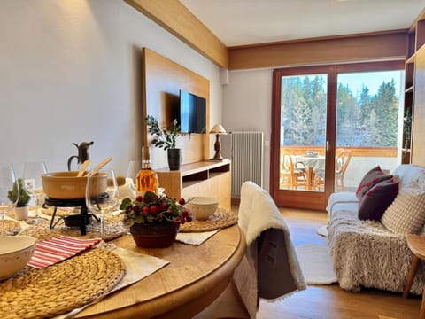 TV and multimedia, Living room, Dining area