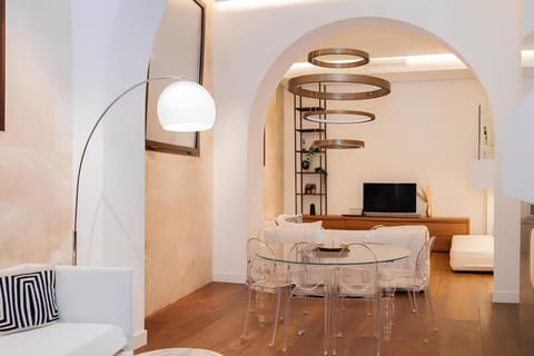 Communal lounge/ TV room, TV and multimedia, Living room, Seating area, Evening entertainment