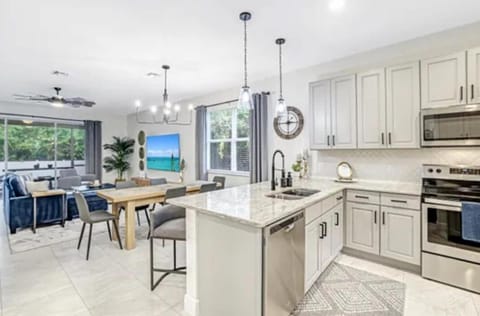 Kitchen or kitchenette, Dining area, dishwasher, oven, stove