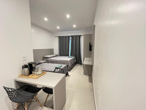 Bed, TV and multimedia, Kitchen or kitchenette, Photo of the whole room, Dining area, Bedroom