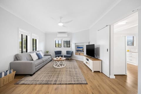 Communal lounge/ TV room, TV and multimedia, Living room, Seating area