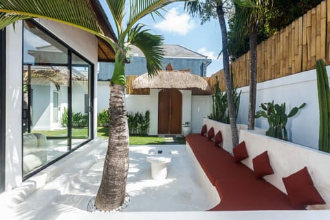 Patio, Day, Garden, Balcony/Terrace, Balcony/Terrace, Seating area