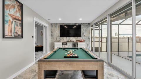 Billiard, Game Room