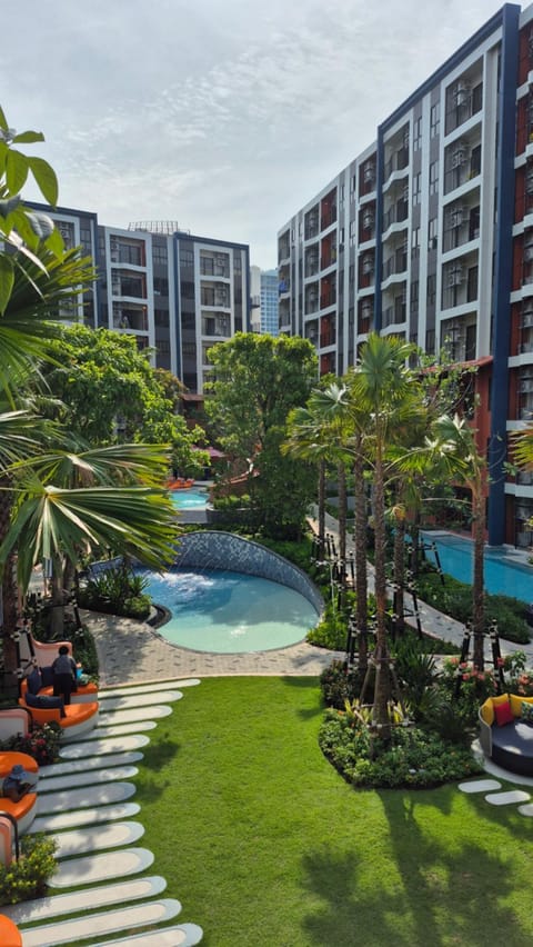 Property building, Day, Natural landscape, Garden, Garden, Garden view, Pool view, Swimming pool, Swimming pool