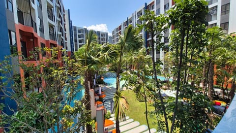 Property building, Day, Garden, Garden, Garden view, Swimming pool
