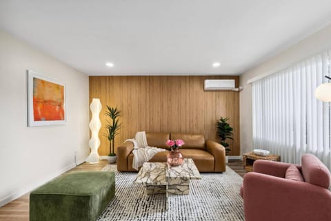 Living room, Decorative detail, Seating area