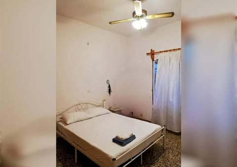 Property building, Bed, Photo of the whole room, Bedroom, towels, wardrobe, laundry, laundry, laundry, air conditioner, air conditioner