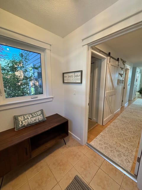 Mississippi waterfront getaway-Dogs Welcome! House in Brownsville