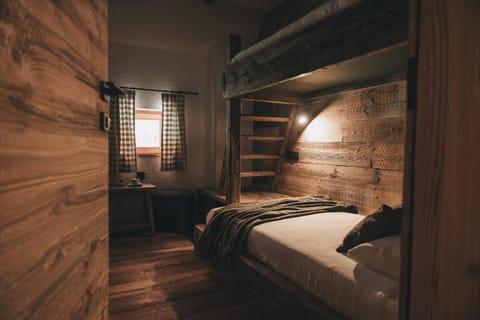 Bed, Photo of the whole room, bunk bed