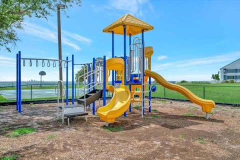 Sunset Suite - Private Balcony Gym & Pool Inn in Ruskin