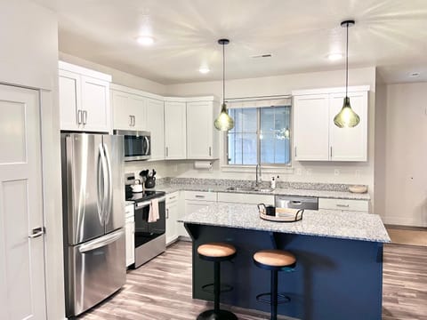 207 | Family 3BR Mountain Stay on Midway Main St Near Park City & Deer Valley Ski Resorts Chalet in Midway