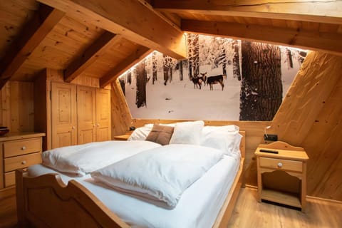 Bed, Living room, Photo of the whole room, Bedroom, wardrobe