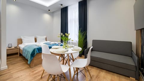 Bed, Living room, Photo of the whole room, Seating area, Dining area, Bedroom