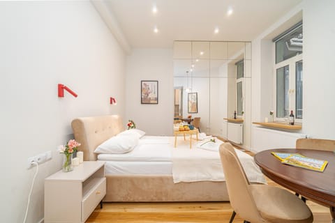 Bed, Living room, Photo of the whole room, Seating area, Bedroom, towels