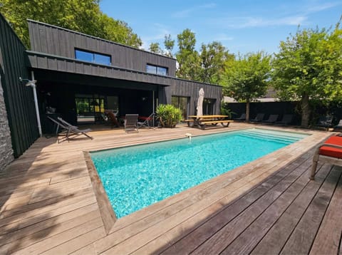 Property building, Patio, Pool view, Swimming pool, sunbed