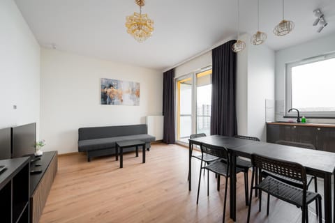 Communal lounge/ TV room, TV and multimedia, Kitchen or kitchenette, Living room, Seating area, Dining area, Evening entertainment