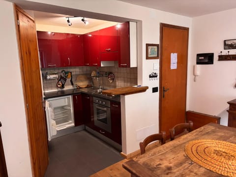 Kitchen or kitchenette, oven, stove