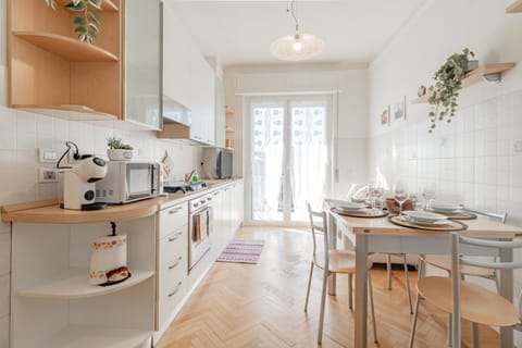 Living room, Seating area, kitchen