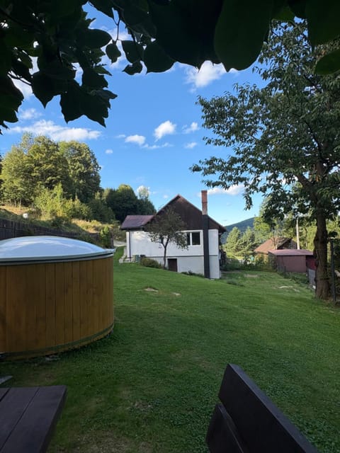 Property building, Garden, Swimming pool