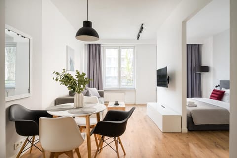 Bed, Living room, Photo of the whole room, Seating area, Dining area, Bedroom