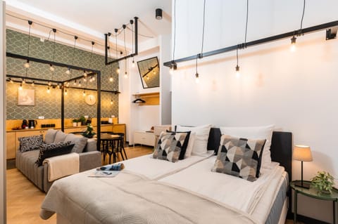 Bed, TV and multimedia, Coffee/tea facilities, Kitchen or kitchenette, Living room, Seating area, Bedroom, dishwasher, heating, internet, oven, soundproof, stove, wardrobe, washing machine