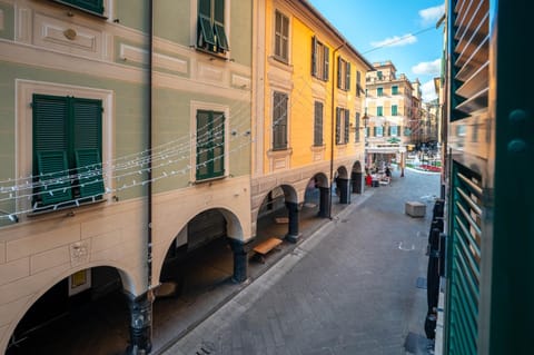 Day, Neighbourhood, Street view, Location