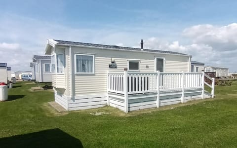 Property building, Balcony/Terrace, Seating area