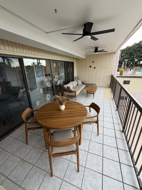 Premium 2-bedroom Condo in adorable Kona - Walk to Beaches Shops & Restaurants - Booking FAST Apartment in Holualoa
