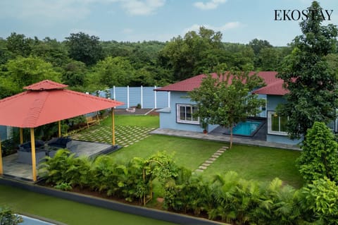 Property building, Spring, Day, Natural landscape, Garden, Garden view, Pool view, Swimming pool