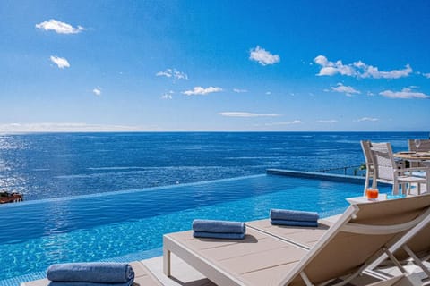 Natural landscape, View (from property/room), Balcony/Terrace, Sea view, Swimming pool, sunbed