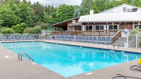 Bridges 76 condo Apartment in Warren