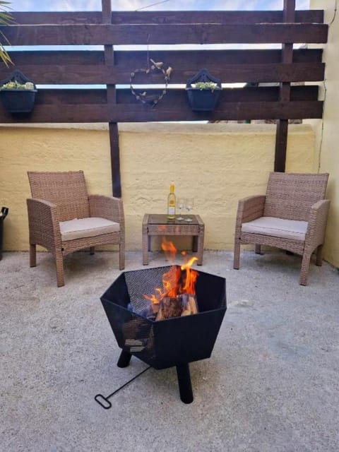 Property building, Patio, Garden, Garden view