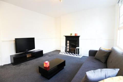 TV and multimedia, Living room, Seating area, Evening entertainment